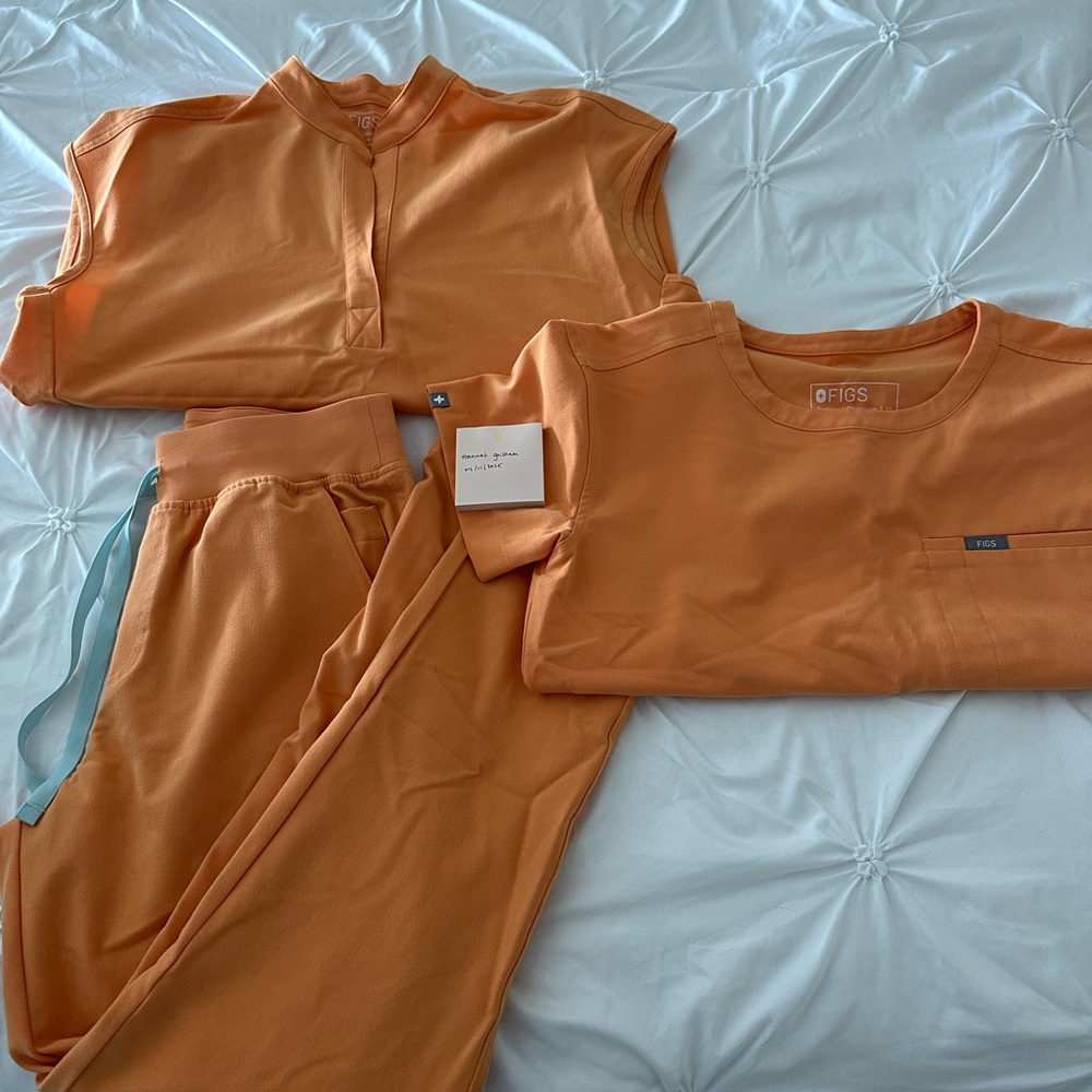 Figs Women's Orange Scrub Set